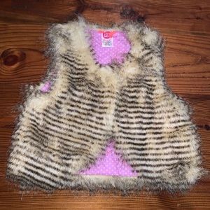CAKEWALK Girls faux fur vest size 2year